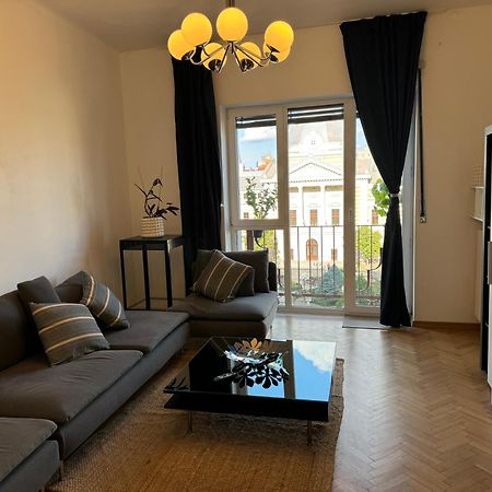 Airy & Beautiful Downtown Apartment Bucureşti Ngoại thất bức ảnh
