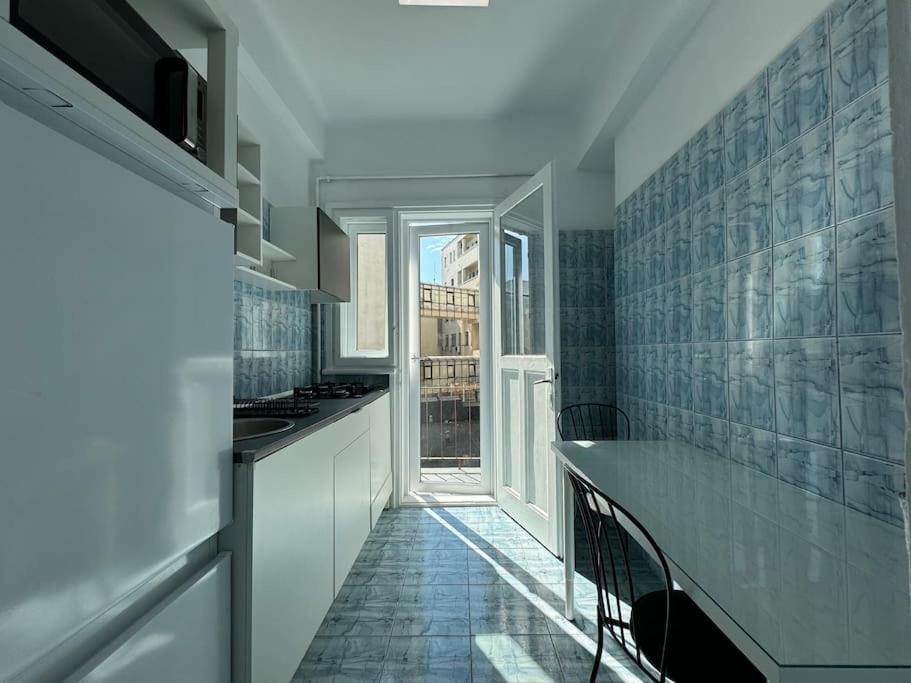 Airy & Beautiful Downtown Apartment Bucureşti Ngoại thất bức ảnh